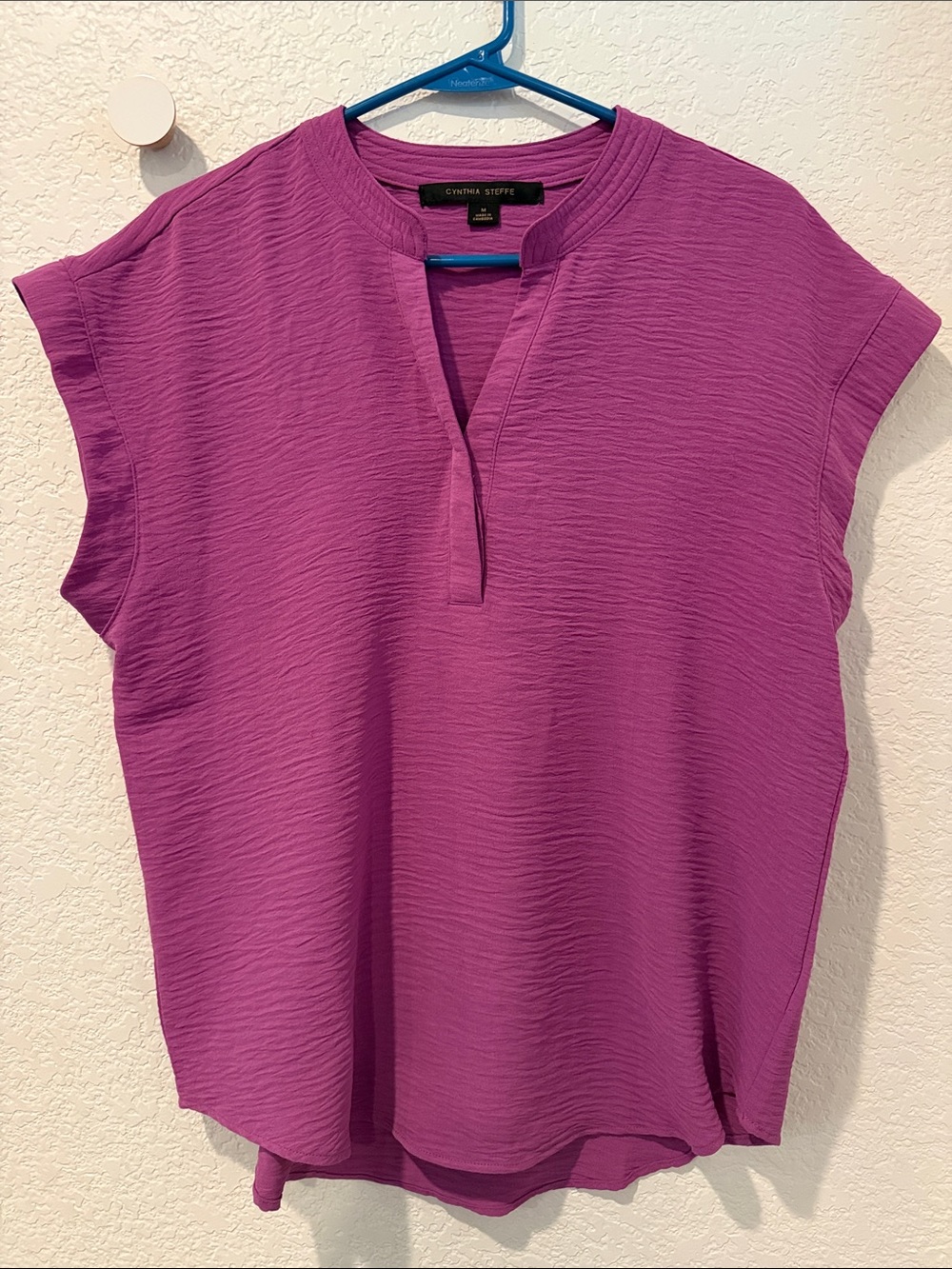 Cynthia Steffe Women's Violet Textured Split-Neck Top